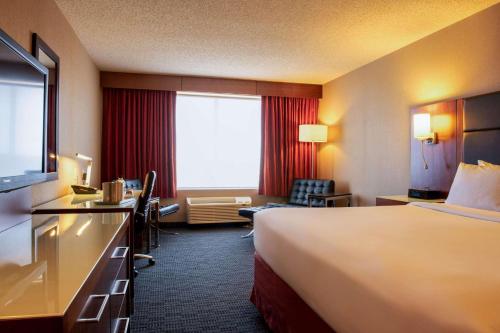 Radisson Hotel & Suites Fort McMurray