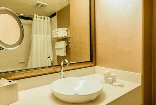 Radisson Hotel & Suites Fort McMurray