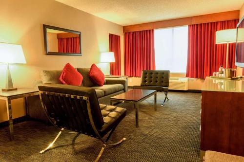 Radisson Hotel & Suites Fort McMurray