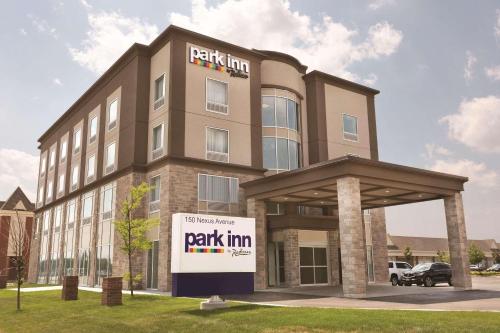Park Inn by Radisson Brampton, ON, Брамптон