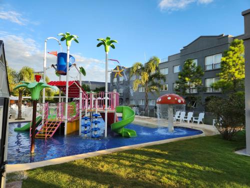 Úszómedence, Howard Johnson Funes near Rosario-Islas Malvinas nemzetközi repülőtér