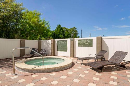 Country Inn & Suites by Radisson, Tampa Airport North, FL