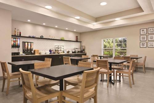 Country Inn & Suites by Radisson, Tampa-Brandon, FL