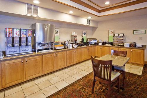 Country Inn & Suites By Radisson, McDonough, GA in McDonough, USA