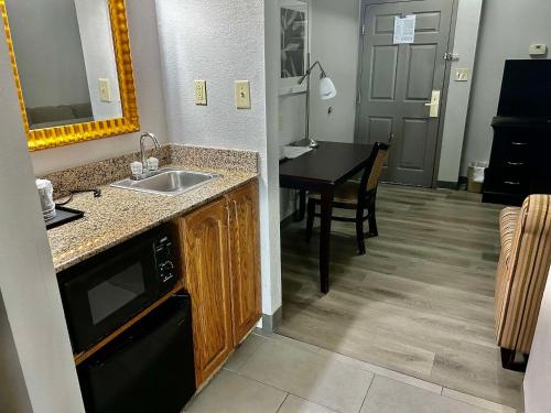 Country Inn & Suites by Radisson Columbus GA - image 12