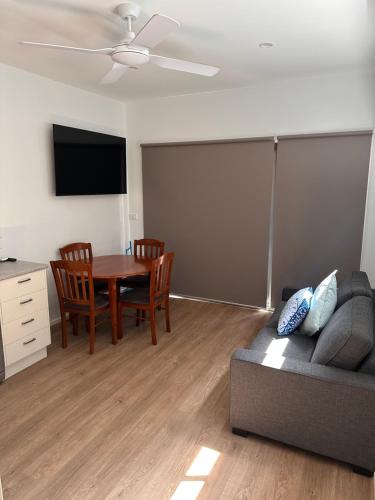 3 bedrooms, 5 beds