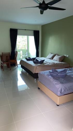 room detail thumbnail 1