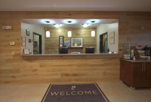 Country Inn & Suites by Radisson, Moline Airport, IL