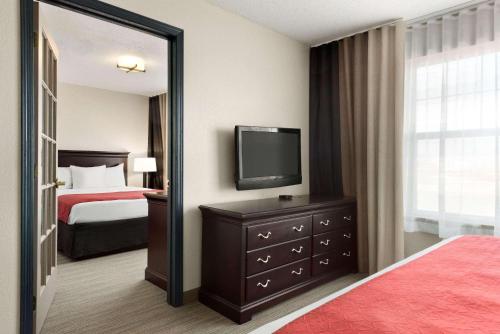 Country Inn & Suites by Radisson, Kansas City at Village West, KS in Kansas City, USA