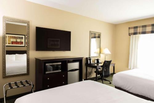 Queen Room with Two Queen Beds - Disability Access/Non-Smoking