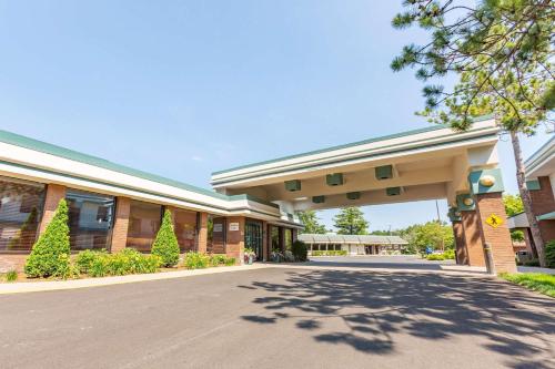 Country Inn & Suites by Radisson, Traverse City, MI