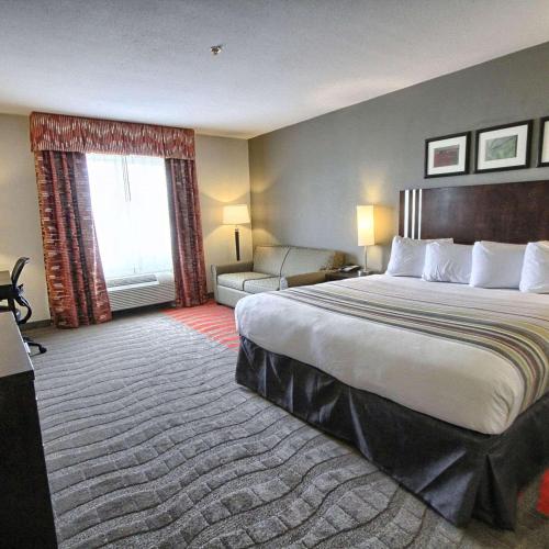 Country Inn & Suites by Radisson, Dearborn, MI