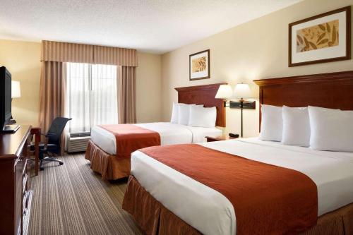 Country Inn & Suites by Radisson, Baltimore North, MD Room Type - Queen Room with Two Queen Beds