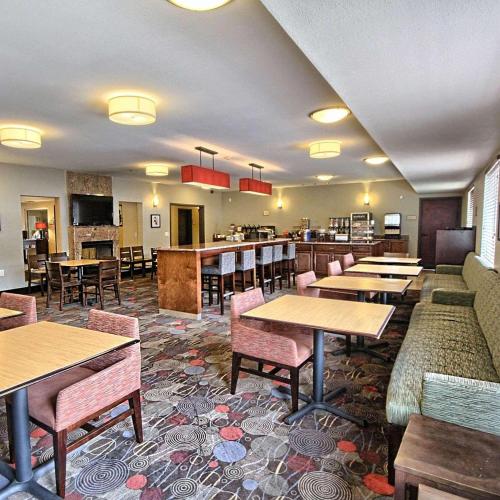 طعام و مشروبات, كانتري إن آند سويتس باي راديسون - ديربورن - ميتشيجان (Country Inn & Suites by Radisson, Dearborn, MI) in ديترويت