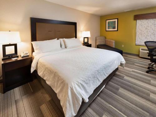 Country Inn & Suites by Radisson, South Haven, MI in South Haven, USA