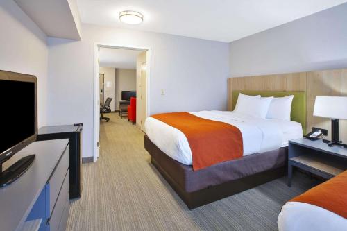 Country Inn & Suites by Radisson, Big Rapids, MI