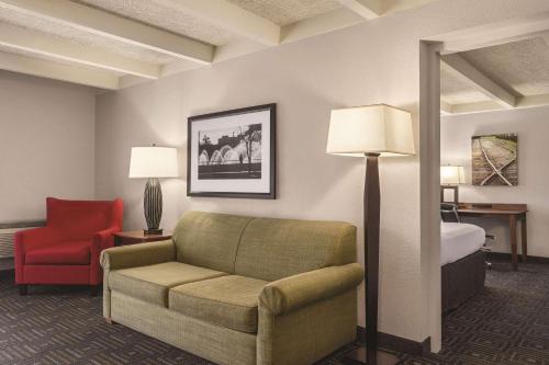 Country Inn & Suites by Radisson, Woodbury, MN