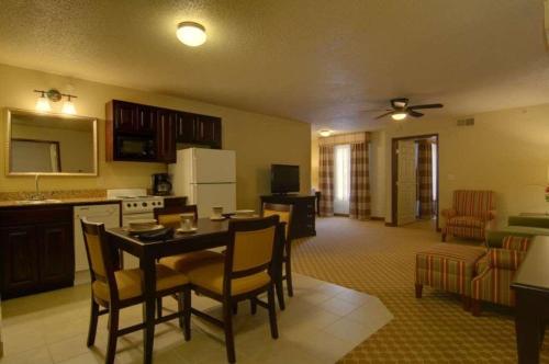 Country Inn & Suites by Radisson, Chanhassen, MN