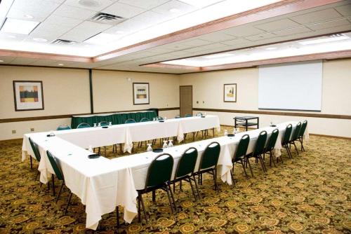 Country Inn & Suites by Radisson, Chanhassen, MN