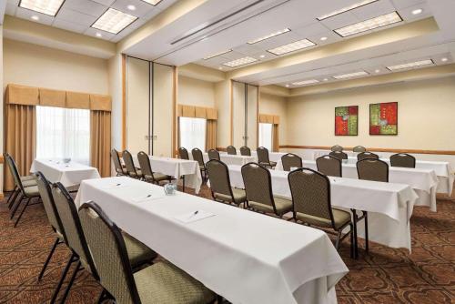 Country Inn & Suites by Radisson, Mankato Hotel and Conference Center, MN