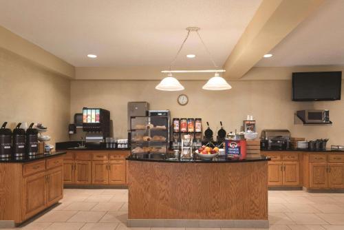 Country Inn & Suites by Radisson, Mankato Hotel and Conference Center, MN