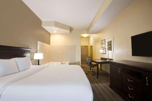 Country Inn & Suites by Radisson, Red Wing, MN