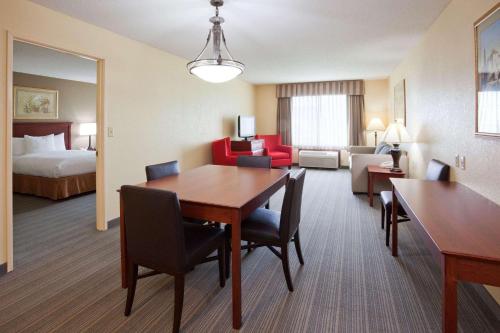 Country Inn & Suites by Radisson, Willmar, MN