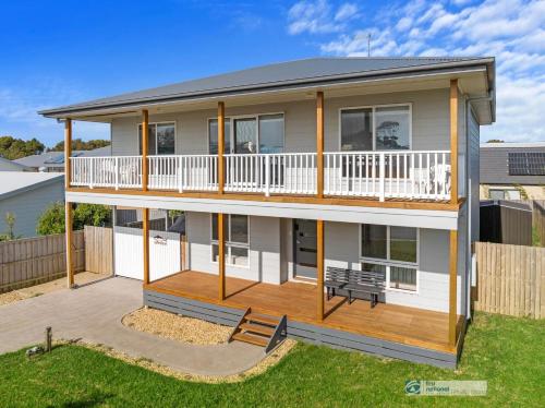 Three-Bedroom Holiday Home  image 10