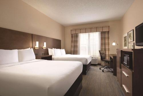 Country Inn & Suites by Radisson, Forest Lake, MN