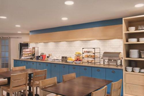 Country Inn & Suites by Radisson Northfield MN - image 6