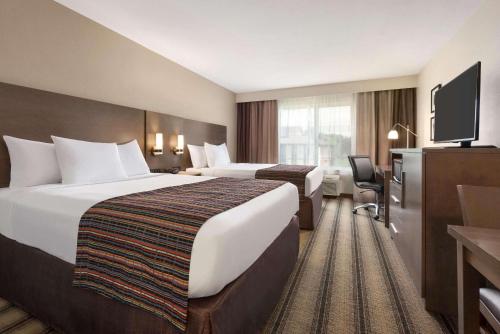 Country Inn & Suites by Radisson, St Cloud West, MN