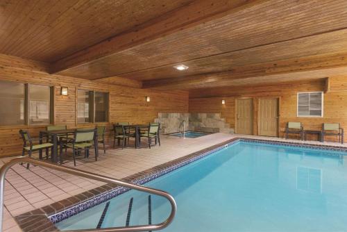 Country Inn & Suites by Radisson, Albert Lea, MN