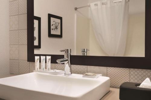 Country Inn & Suites by Radisson, Detroit Lakes, MN in Detroit Lakes, USA