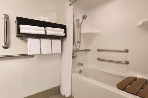 Country Inn & Suites by Radisson, Brooklyn Center, MN in Brooklyn Center, USA