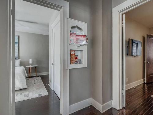 Cozy Crestwood Classic 3BR Home! detail