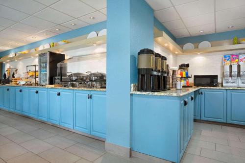 Country Inn & Suites by Radisson, Charlotte University Place, NC in Charlotte, USA