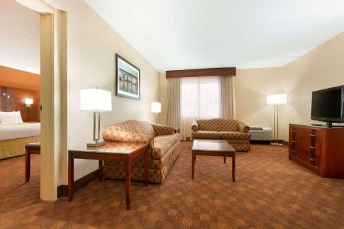 Radisson Akron-Fairlawn Copley