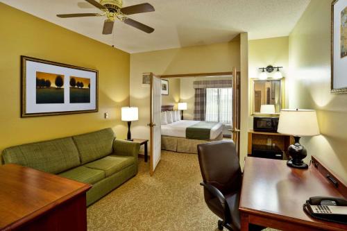 Country Inn & Suites by Radisson, Marion, OH