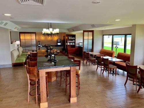Country Inn & Suites by Radisson Sandusky South OH - image 10