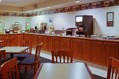Parkview Inn & Suites, Lancaster Amish Country, PA - 식음료(F&B)