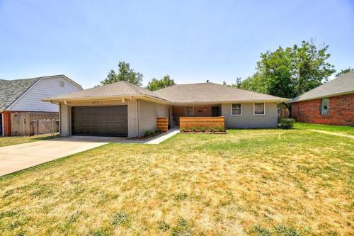 4BR Beauty w/ Game Room! Lake Hefner Hideaway in The Village, USA