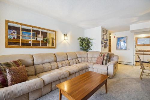 Ski on ski off, conveniently located, 2 bedroom condo with beautiful views, access to indoor pool Sunrise B3, Killington (Foto 7)