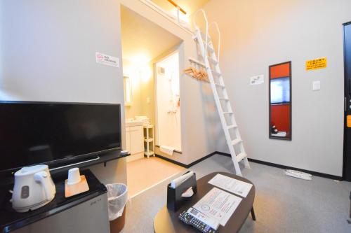 One-Bedroom Apartment image 5