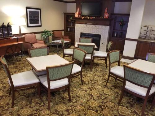 Country Inn & Suites by Radisson Knoxville at Cedar Bluff TN - image 10