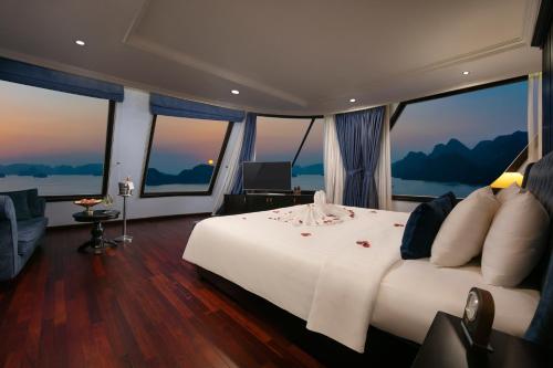 Le Theatre Cruises - Wonder on Lan Ha Bay