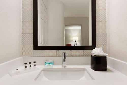 Country Inn & Suites by Radisson, San Antonio Medical Center, TX in San Antonio, USA