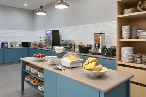 Country Inn & Suites by Radisson Katy (Houston West) TX - image 3