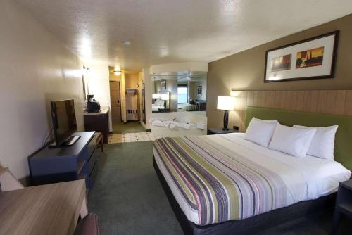 Country Inn & Suites by Radisson, West Valley City, UT