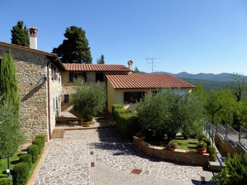  Attractive Holiday Home in Montecarelli with Pool in Montecarelli
