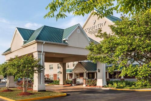 . Country Inn & Suites by Radisson, Chester, VA